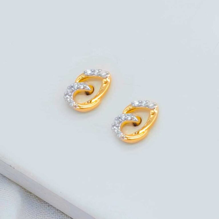 Dazzling Aurous Glare Diamond Earring